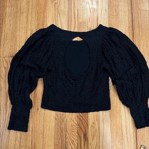 Free people, black top, poofy  sleeves, lined torso, size large, open back - Picture 9 of 9